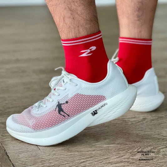ถุงเท้ารุ่น Light Flow - สีแดง
